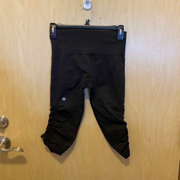 Lululemon capris - Picture 1 of 4